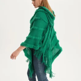 Grüner Poncho mit Kapuze