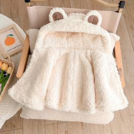 Kuscheliger Teddybär-Poncho für Babys